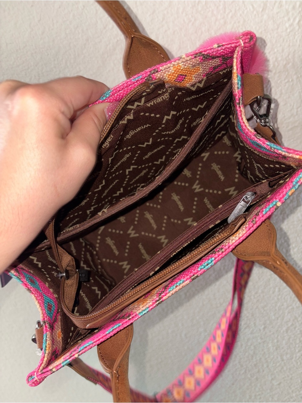 NWT Wrangler Pink Boho Aztec Crossbody Purse - Picture 4 of 4